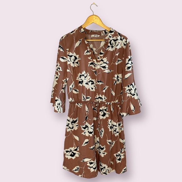 Hint of Blush Dresses & Skirts - HINT OF BLUSH Women’s Dark Blush V-Neck Dress with Flair Sleeves 1X